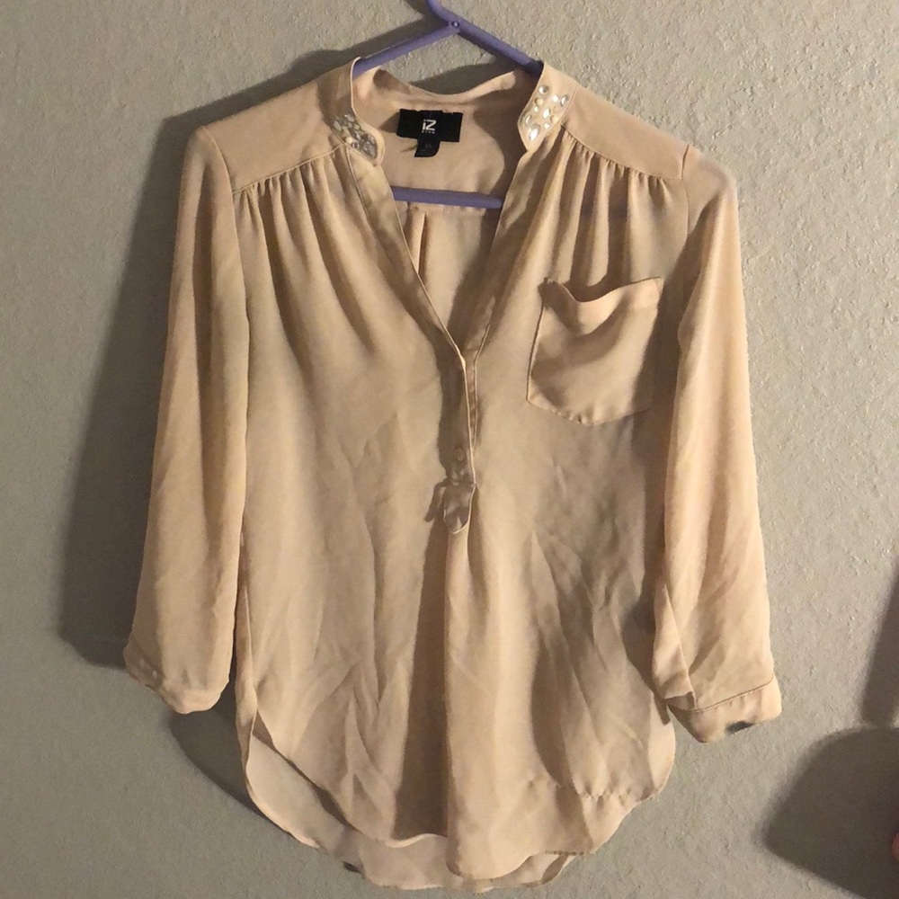 Three-quarter sleeve dress shirt